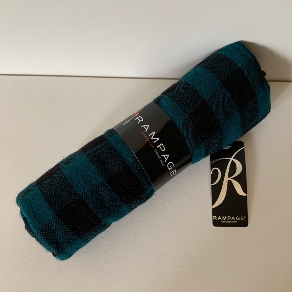 *LAST CHANCE* NWT Rampage Plaid Infinity Scarf